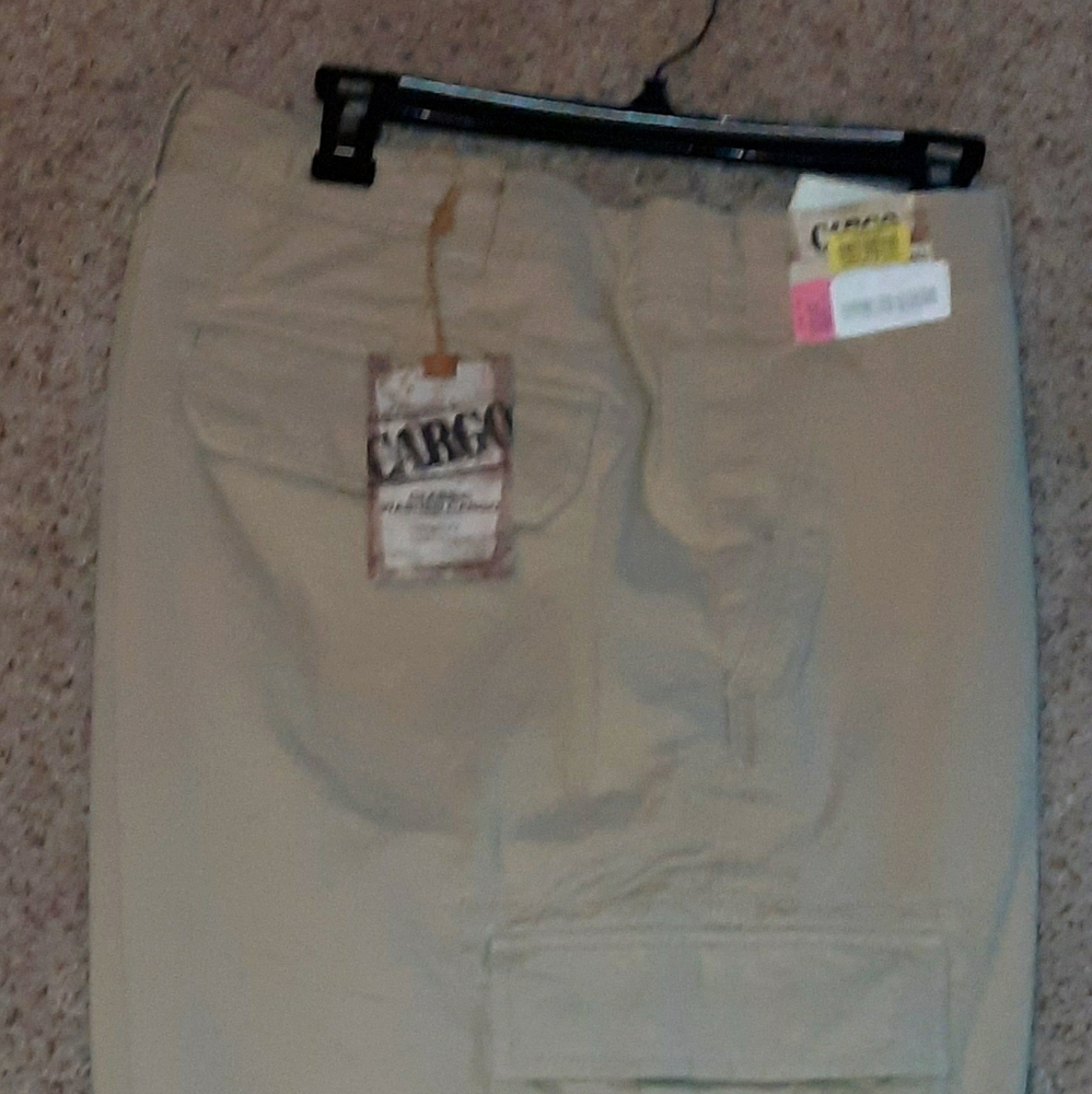 Roundtree & Yorke Cargo w/tags
